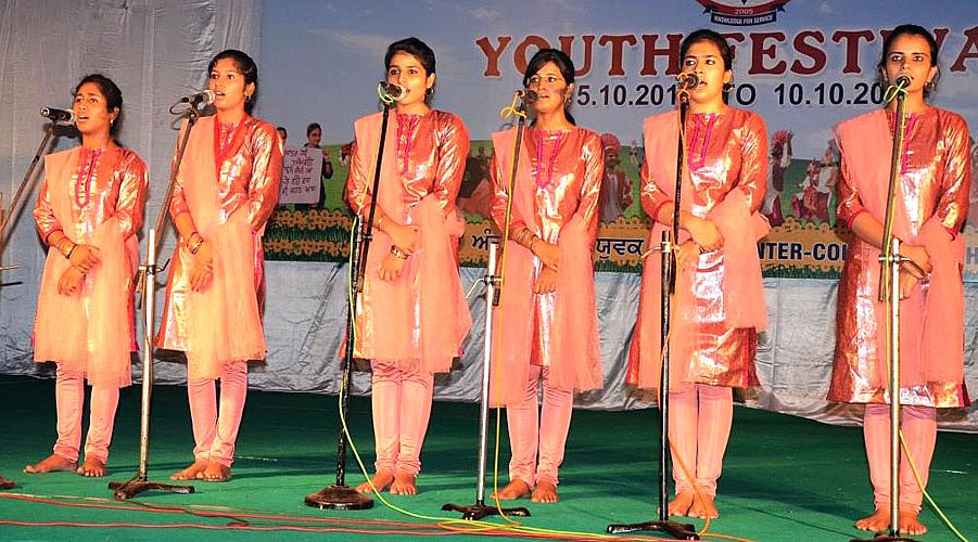 Group song event in youth Festival 2013